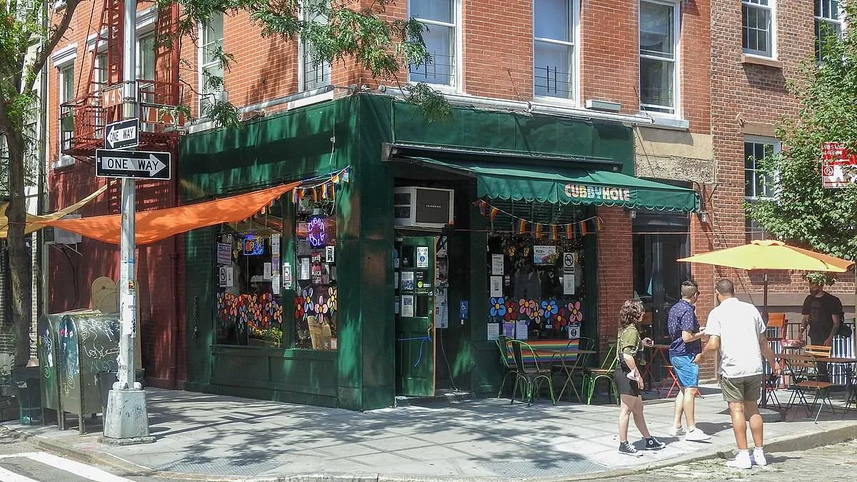 Cubbyhole Bar